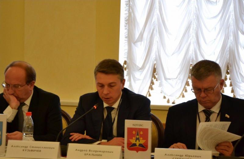 Участники Собрания обратились к Правительству России с просьбой продолжить финансовую поддержку проекта по благоустройству территорий и созданию комфортной городской среды