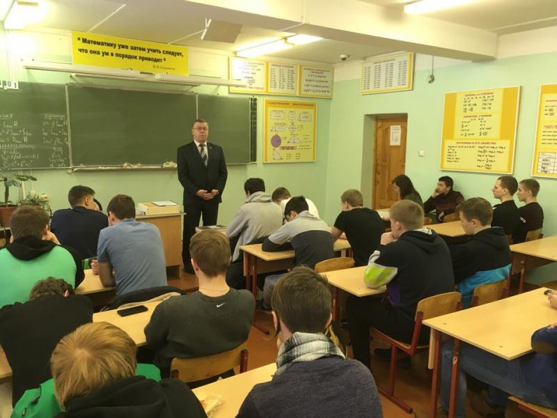 Александр Степанов побывал у третьекурсников КЭМТ. Говорили про выборы