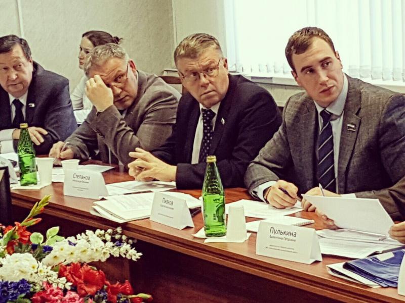 В Мирном обсудили подходы к формированию бюджета и посмотрели космодром