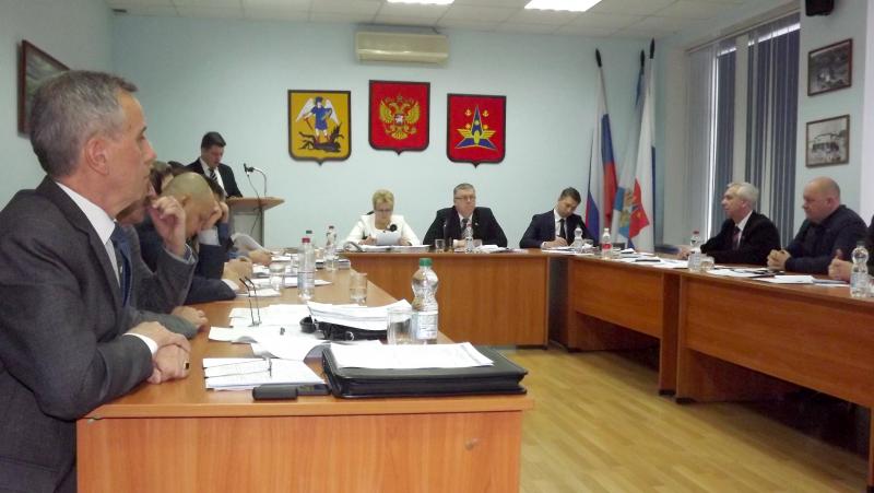 Фракцию “Единой России” покинули три депутата