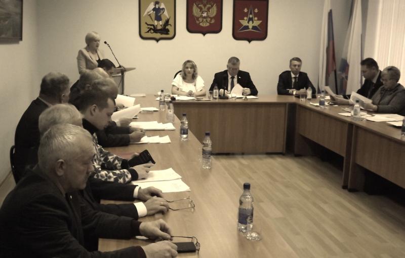 Старт лесоустройства, ремонт крыш школ и садиков, питание детей из малоимущих семей - эти и другие вопросы подняли депутаты "Нашего Котласа" перед первым чтением бюджета