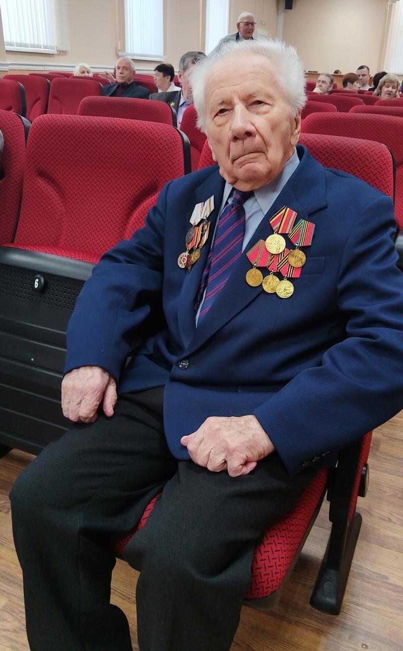 Вручили медали!