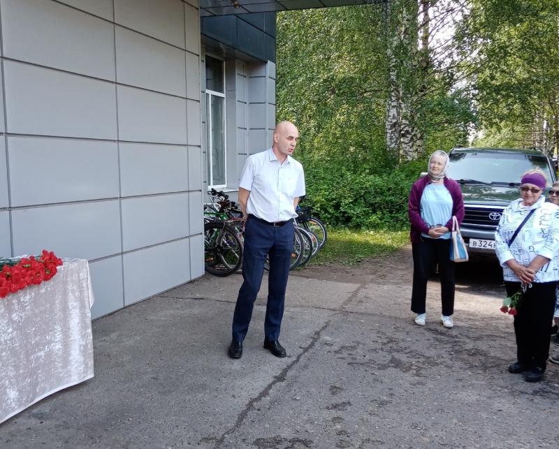 В Котласе появилась еще одна мемориальная доска