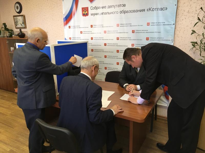 Шестой созыв Собрания депутатов МО “Котлас” начал свою работу. Спикером в четвертый раз избран Александр Степанов