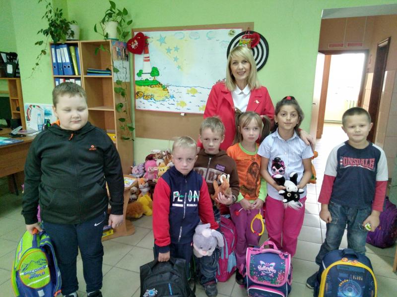Наталья Ивашина приняла участие в благотворительной акции для школьников