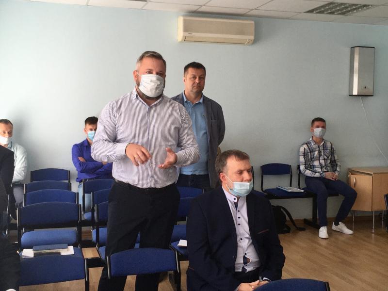 Утверждая изменения бюджета, депутаты обратили внимание администрации на нужность парковки у второй школы и еще ряд проблем